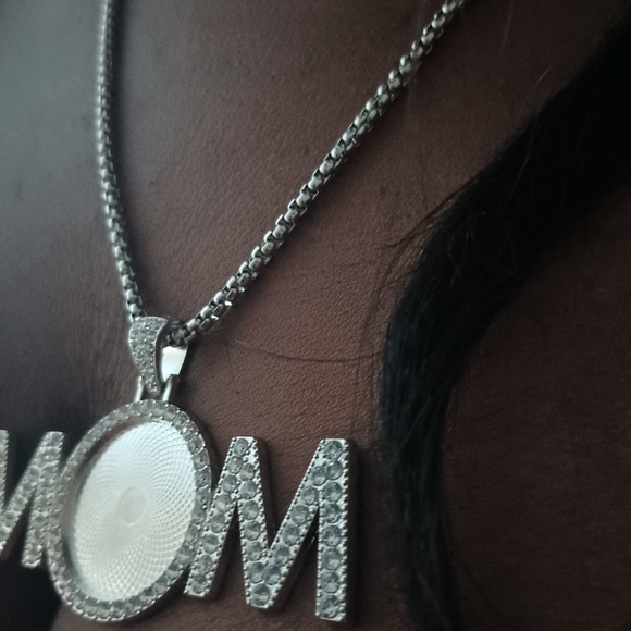 New Cute I Love U Mom' Rhinestone Ice 24" Silver Necklace - Picture 4 of 8